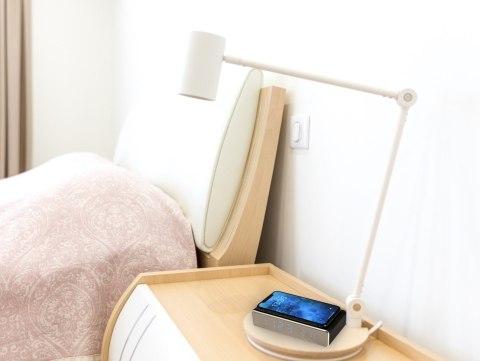 GEMBIRD CYFROWY BUDZIK Z FUNKCJĄ BEZPRZEWODOWEGO ŁADOWANIA CZARNY