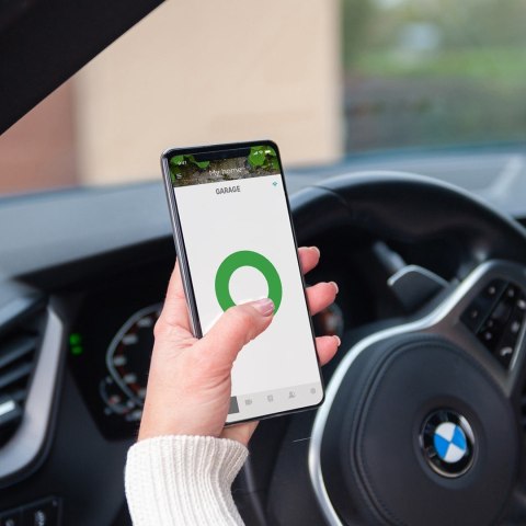 Yale Yale Inteligentny sterownik do bram 1x Smart Opener , 1x Door Position Sensor, 2x Dodatkowy kabel, 2x Taśma instalacyjna