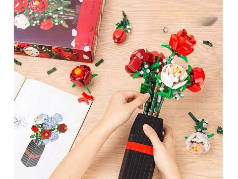 Klocki konstrukcyjne Kwiaty w wazonie BUKIET RÓŻ + wazon 818 ele ZA5760