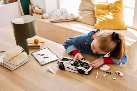 LEGO 42184 Technic - Biały hipersamochód Koenigsegg Jesko Absolut