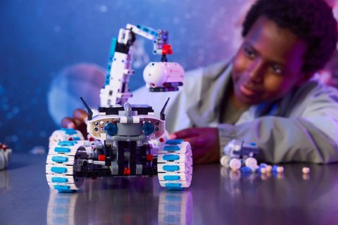 LEGO Technic 42211 Kosmiczny łazik księżycowy