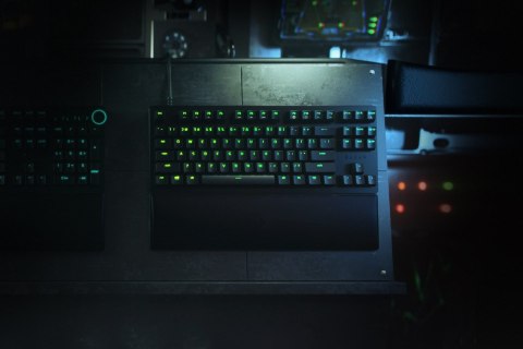 Razer Łowca V2 bez klaw. num., klaw. do gier, optyczna, LED RGB, Stany Zjednoczone, czarny, przewodowe, klikający fioletowy prze